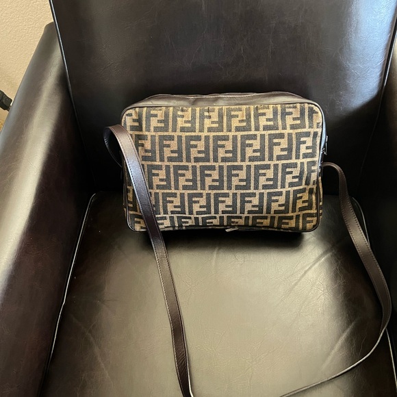 Vintage Fendi camera bag - Picture 3 of 7